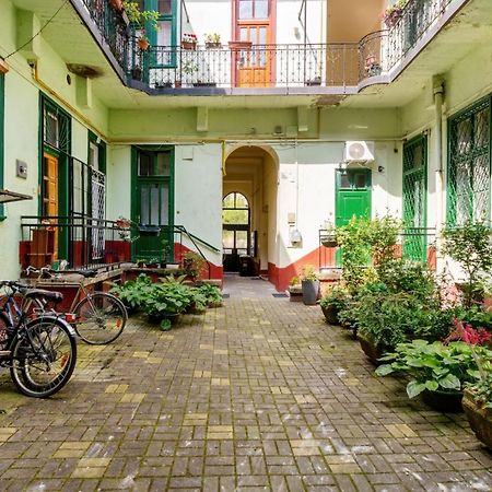 Harmony Hideaway In City Center Budapeste Exterior foto